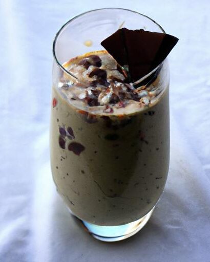 Decadent Vegan Chocolate Avocado Smoothie: Healthy Indulgence