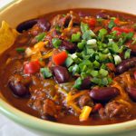 Hearty Slow Cooker Beef Chili: Easy Comfort Food Recipe